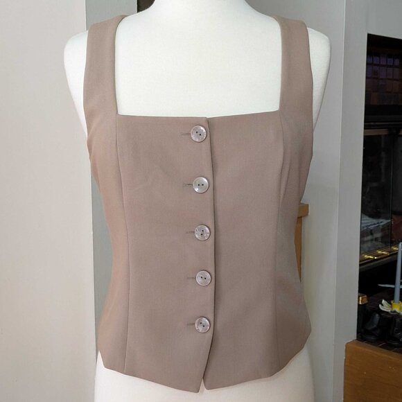 The A&F Mara Tailored Vest Squareneck Top - Picture 3 of 7